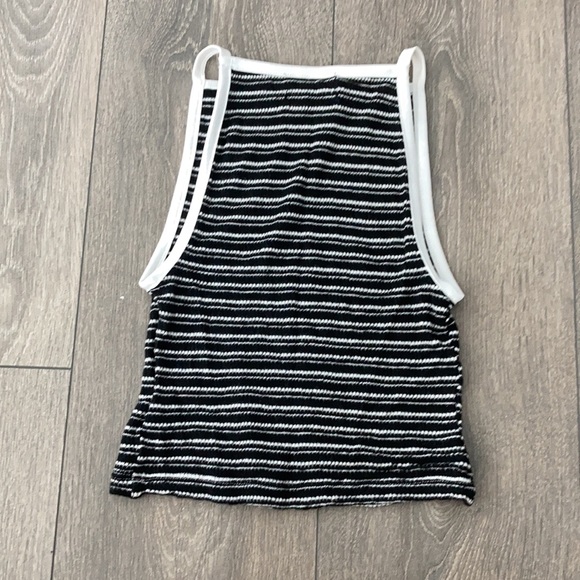 Black and white knit crop top - Picture 2 of 3